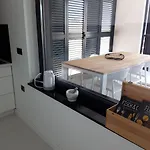 Pool And Sea Luxury Apartment *