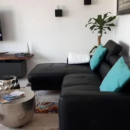 Pool And Sea Luxury Apartman *