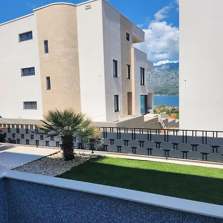 Pool And Sea Luxury Apartman Vinjerac